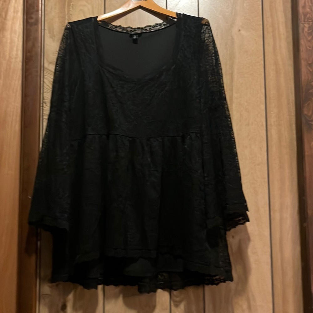 Torrid 2 bell sleeve lace blouse